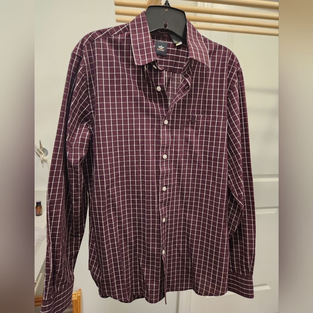Dockers Men's Burgundy Checkered Button Down Shirt